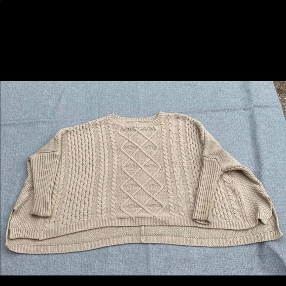 Cotton On sweater - Picture 2 of 5